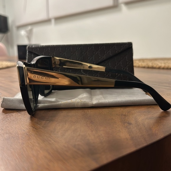 COPY - Gucci sunglasses black and gold - Picture 3 of 8